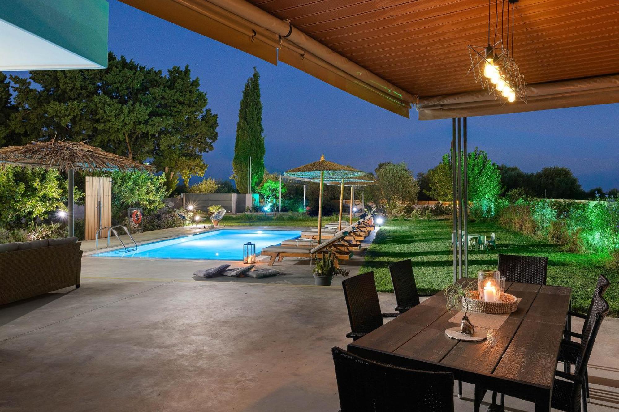 Ethria Pool Villa With Heated Jacuzzi 아판토우 외부 사진