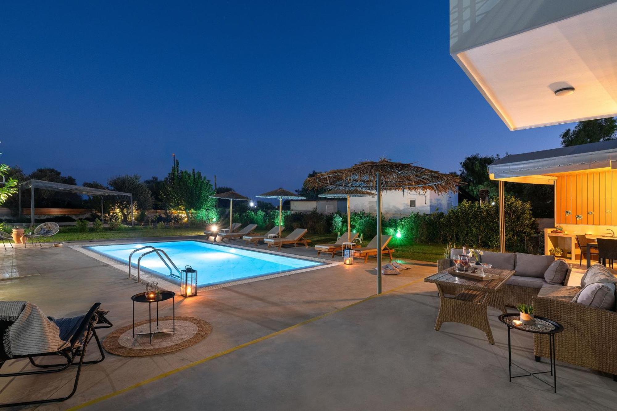 Ethria Pool Villa With Heated Jacuzzi 아판토우 외부 사진