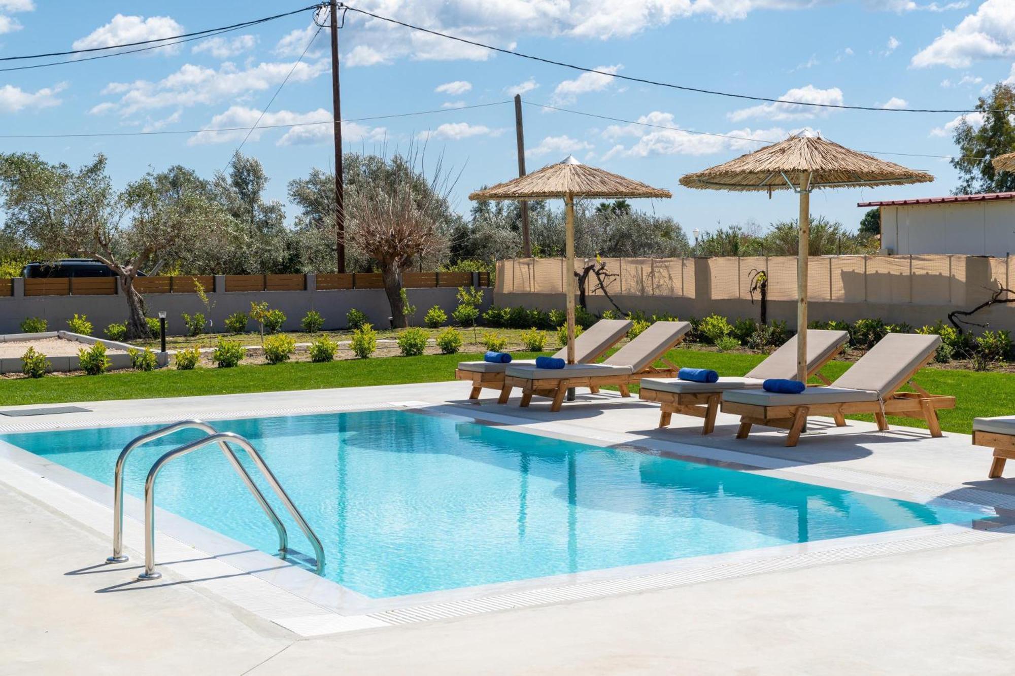 Ethria Pool Villa With Heated Jacuzzi 아판토우 외부 사진