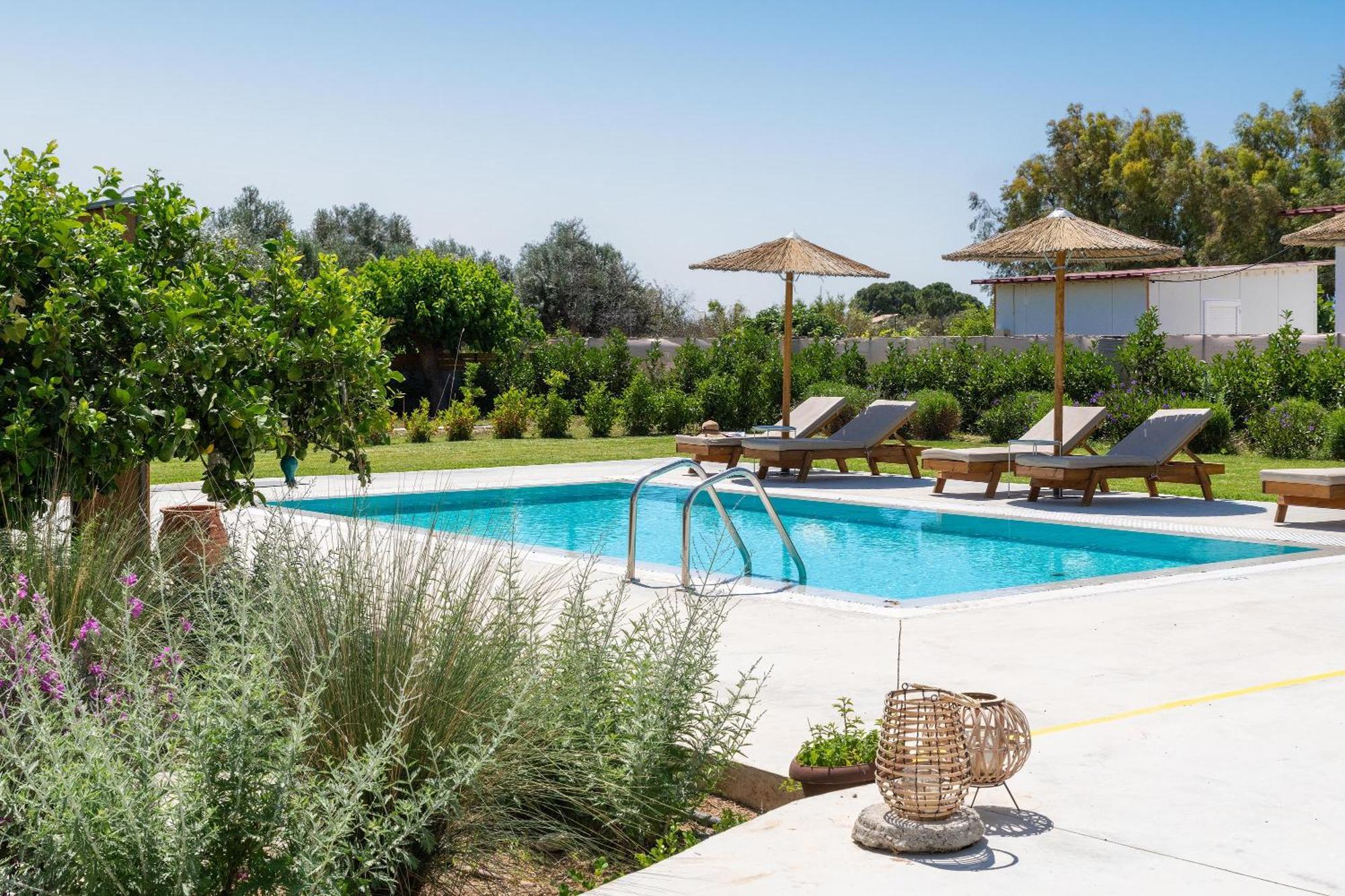 Ethria Pool Villa With Heated Jacuzzi 아판토우 외부 사진